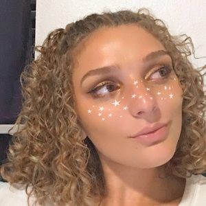 Meet your Posher, Kaela